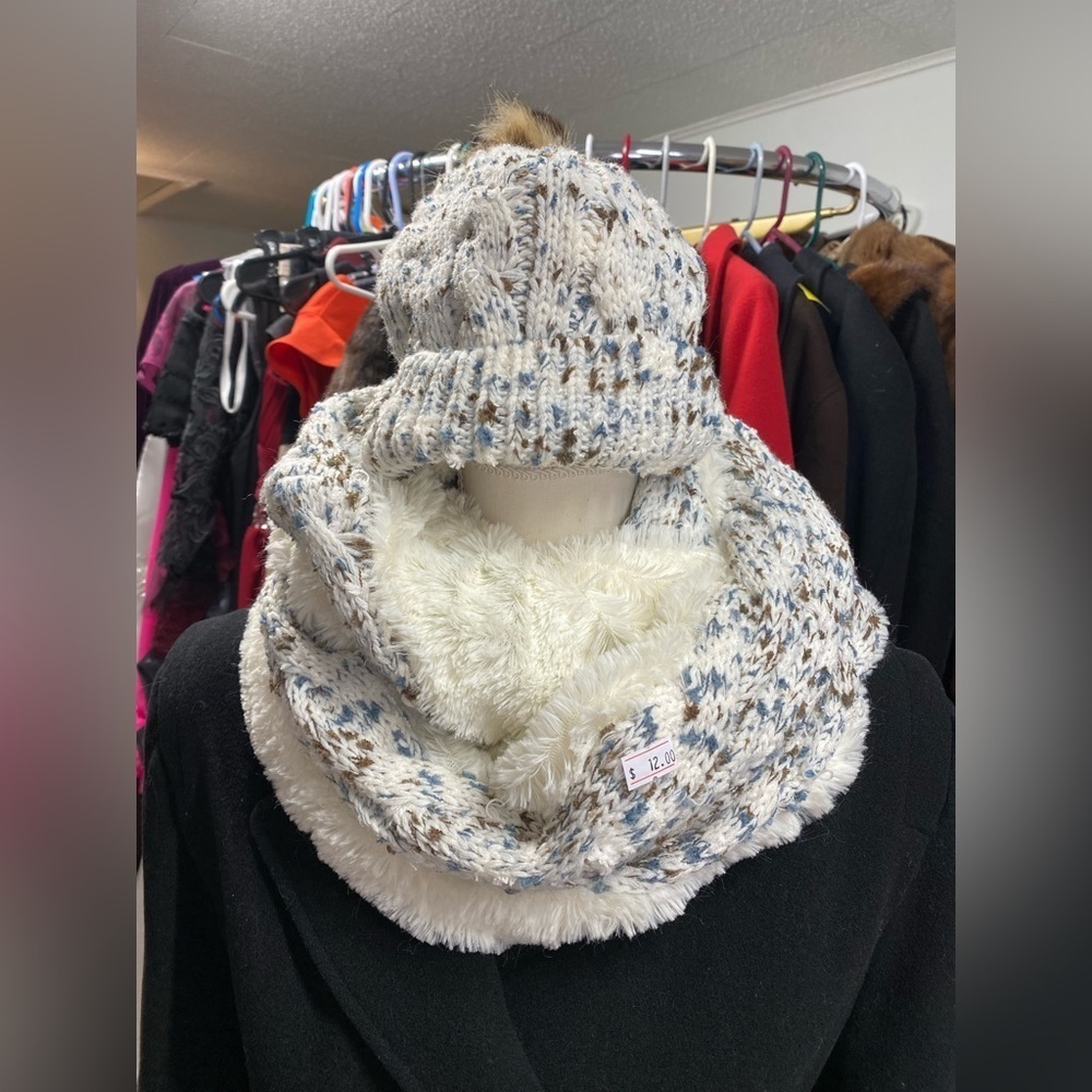 (NWOT) Faux Fur Scarf 🧣
